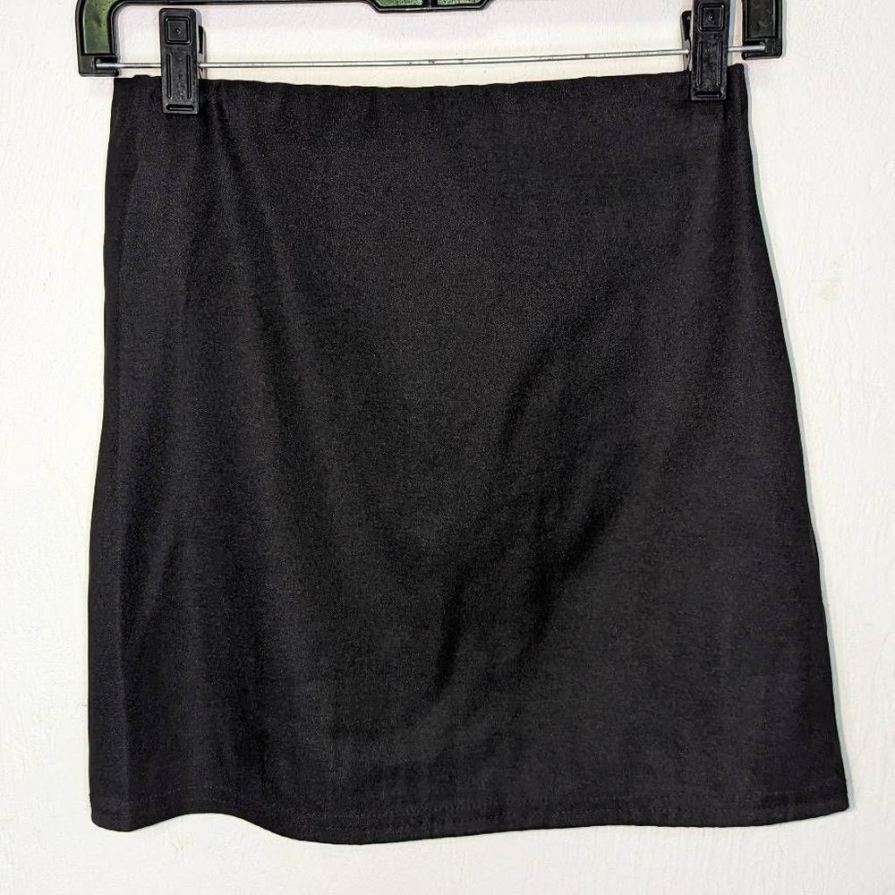 Pretty Little Thing Black Mini skirt Size 4 - Picture 2 of 8
